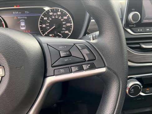 Used 2025 Nissan Altima 2.5 SV FWD image 25
