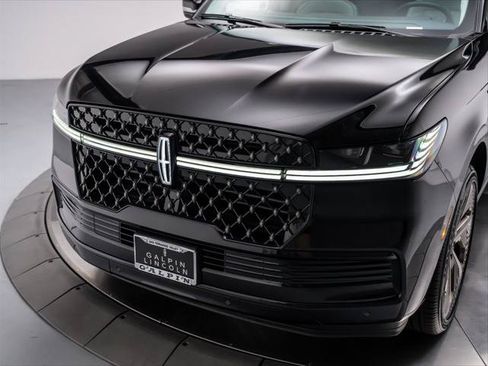 New 2026 Lincoln Navigator L Black Label AWD/4WD image 9