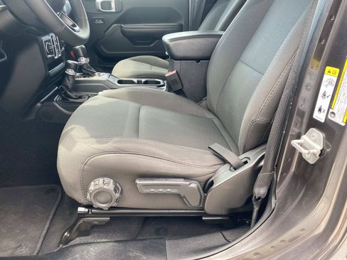 Used 2020 Jeep Gladiator Sport w/ Quick Order Package 24S AWD/4WD image 16