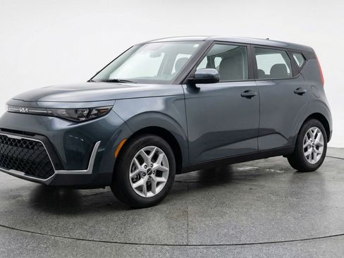 Used 2025 Kia Soul LX w/ LX Technology Package FWD image 3