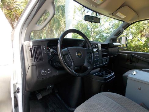 Used 2022 Chevrolet Express 2500 w/ Driver Convenience Package image 11