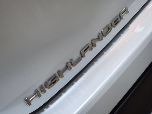 Used 2023 Toyota Highlander XSE FWD image 25
