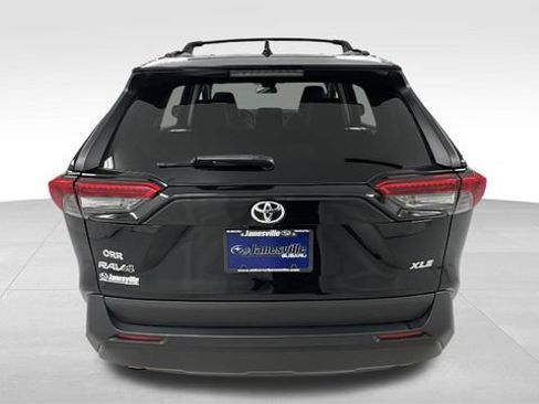 Used 2019 Toyota RAV4 XLE Premium image 4