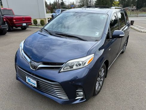 Used 2020 Toyota Sienna Limited Premium AWD/4WD image 9