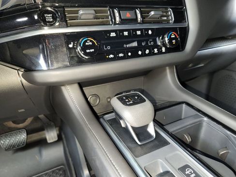 Certified 2025 Nissan Pathfinder SL image 27