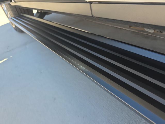 Used 2023 Chevrolet Tahoe Premier AWD/4WD image 35