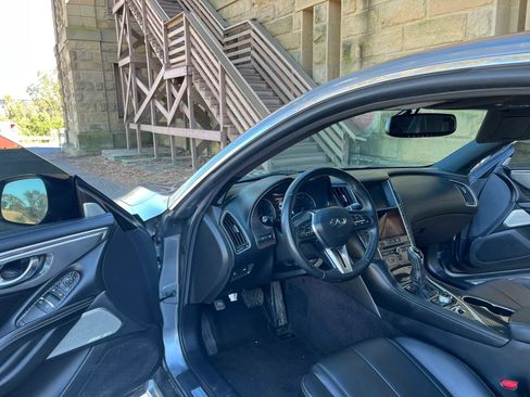 Used 2018 INFINITI Q60 3.0t Luxe RWD image 11