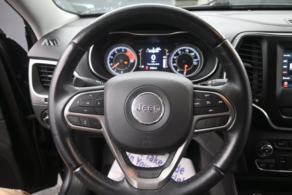 Used 2019 Jeep Cherokee Latitude Plus w/ Comfort/Convenience Group AWD/4WD image 29