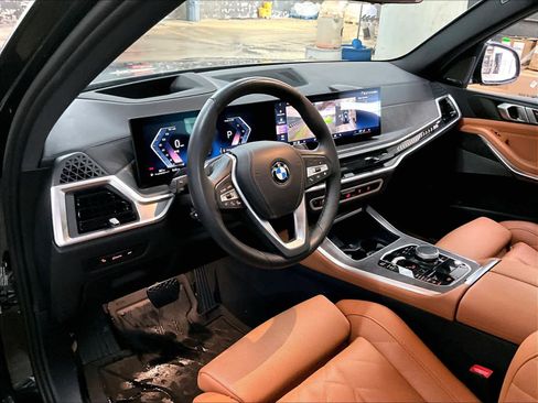 Used 2024 BMW X5 xDrive40i w/ Premium Package image 16