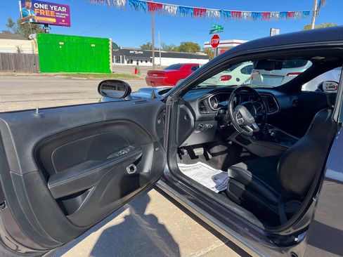 Used 2017 Dodge Challenger GT w/ GT Interior Package image 8