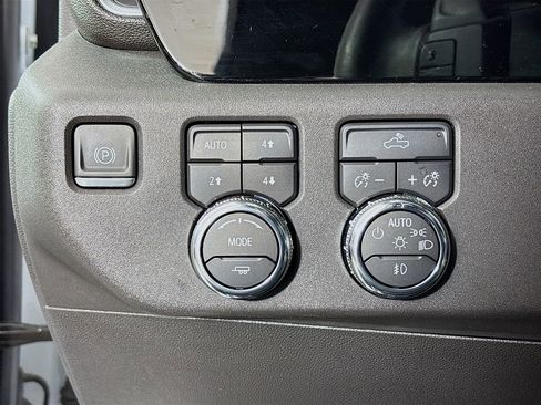 Used 2023 GMC Sierra 1500 Elevation image 12