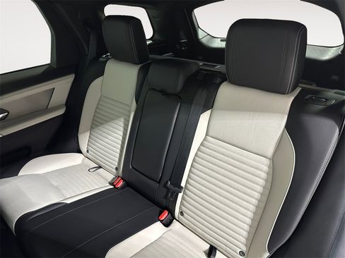Used 2025 Land Rover Discovery Sport Dynamic SE image 12