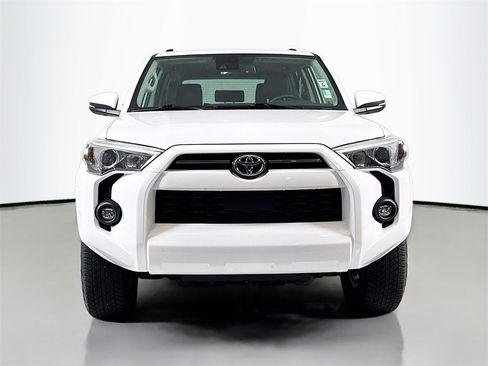 Used 2022 Toyota 4Runner SR5 Premium image 2