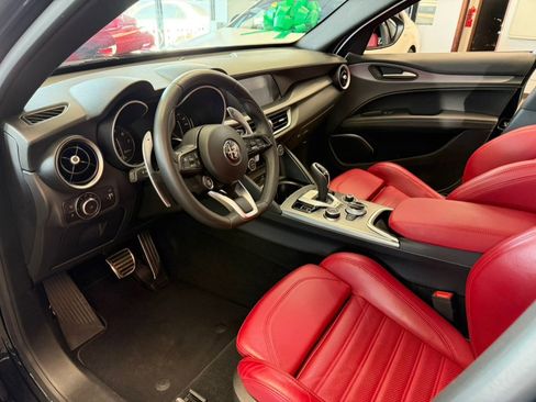 Used 2023 Alfa Romeo Stelvio Veloce AWD/4WD image 16