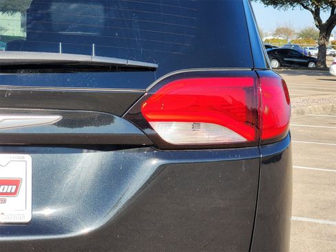 Used 2020 Chrysler Pacifica Limited image 16