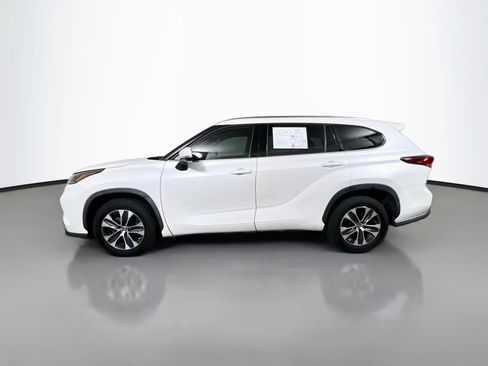 Used 2021 Toyota Highlander XLE FWD image 9