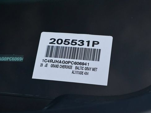 Used 2023 Jeep Grand Cherokee Altitude AWD/4WD image 38