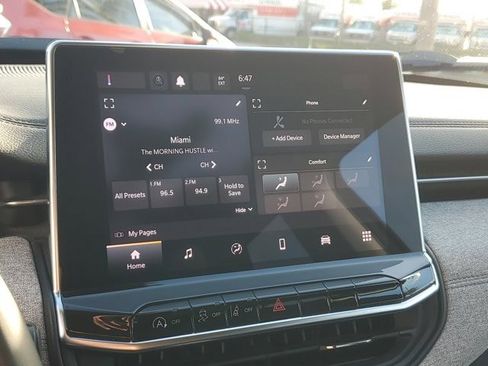 Used 2022 Jeep Compass Latitude FWD image 24