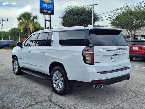 Used 2021 Chevrolet Suburban Premier w/ Premium Package RWD image 23