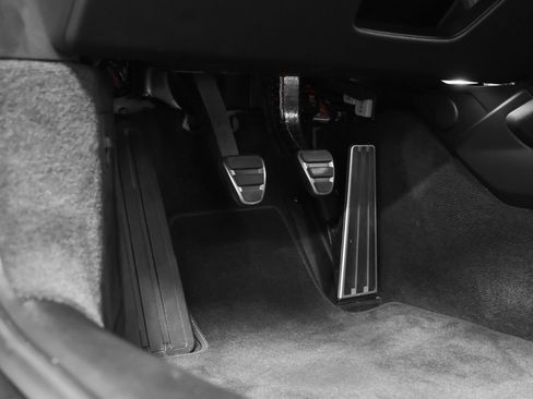 Certified 2024 Porsche 911 Carrera T RWD image 37