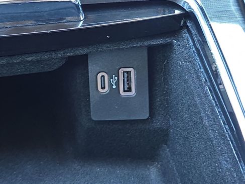 Used 2023 Lincoln Nautilus Standard w/ Premium Package image 20