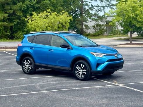 Used 2016 Toyota RAV4 LE FWD image 10