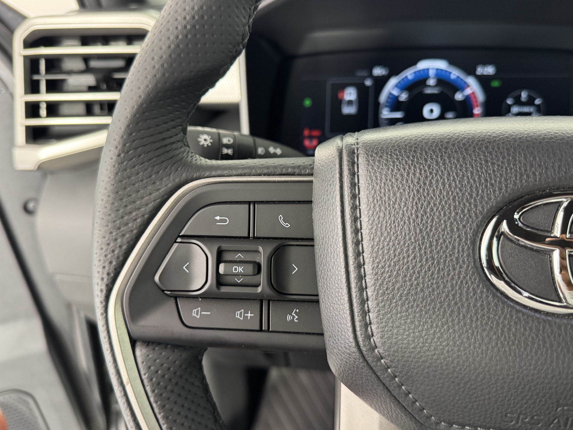 Used 2025 Toyota Tundra Limited w/ Power Package RWD image 27