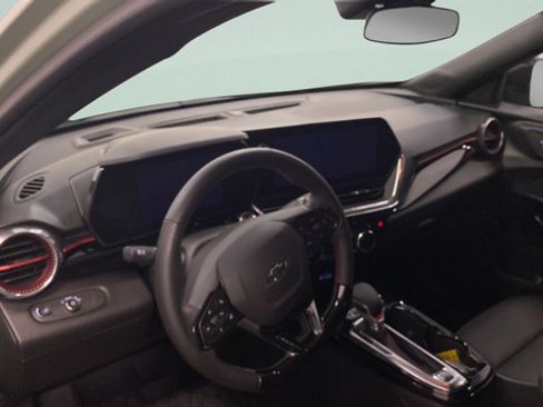 Used 2024 Chevrolet Trax RS w/ Sunroof Package FWD image 15