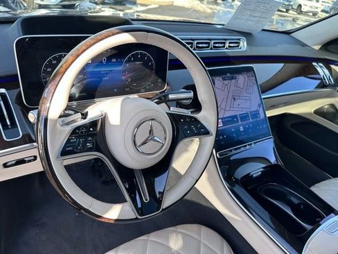 Used 2022 Mercedes-Benz S 580 4MATIC Sedan w/ 3D Technology Package image 12