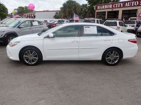 Used 2016 Toyota Camry SE FWD image 2