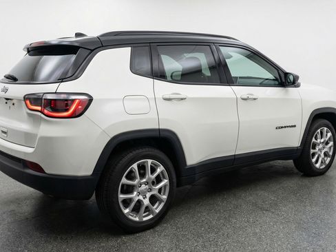 Used 2025 Jeep Compass Limited image 9