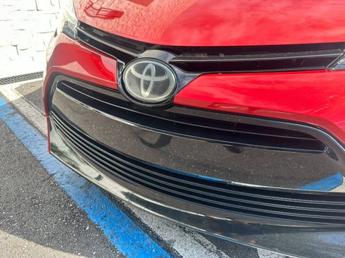 Used 2018 Toyota Corolla LE image 5