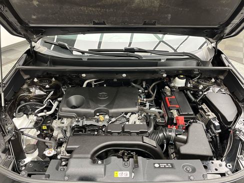Used 2021 Toyota RAV4 LE AWD/4WD image 22