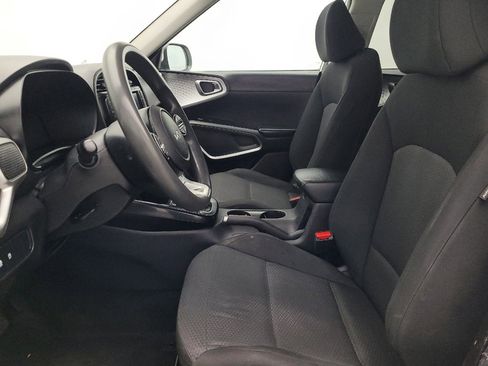 Used 2023 Kia Soul LX image 17
