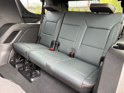 Used 2025 GMC Yukon AT4 w/ AT4 Premium Package image 31