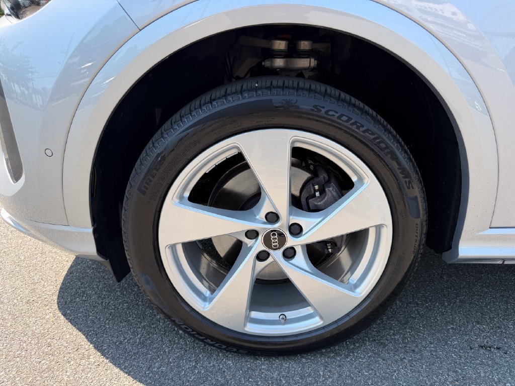 Used 2025 Audi Q5 Premium Plus w/ Premium Plus AWD/4WD image 10