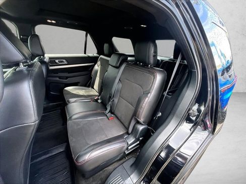 Used 2018 Ford Explorer XLT w/ Equipment Group 202A image 25
