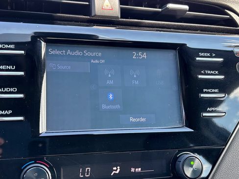 Used 2020 Toyota Camry SE FWD image 27