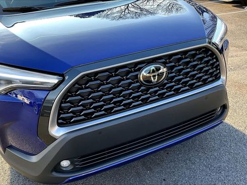 Certified 2024 Toyota Corolla Cross XLE image 29