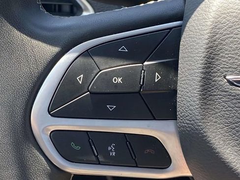 Used 2023 Chrysler Pacifica Limited FWD image 26