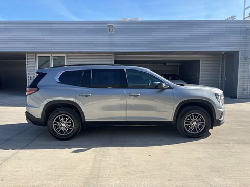 Used 2025 GMC Acadia Elevation image 4