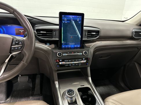 Used 2020 Ford Explorer Platinum w/ Premium Technology Package image 30