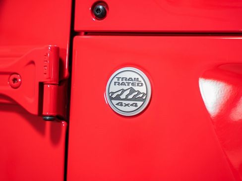 Used 2024 Jeep Wrangler Sahara image 14