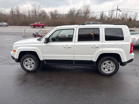 Used 2016 Jeep Patriot Sport w/ Power Value Group AWD/4WD image 6