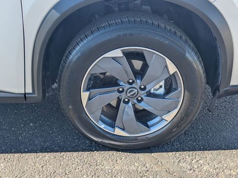 Certified 2025 Nissan Rogue SV image 9