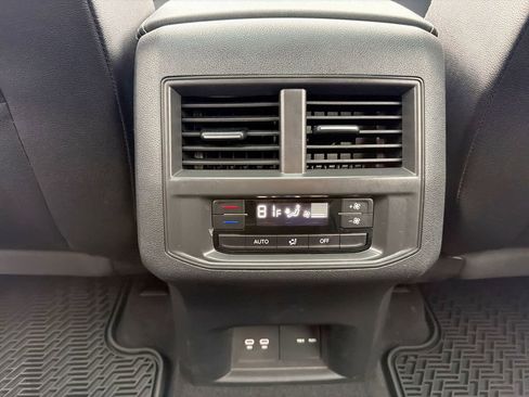 Used 2023 Volkswagen Atlas SE w/ Panoramic Sunroof Package image 35