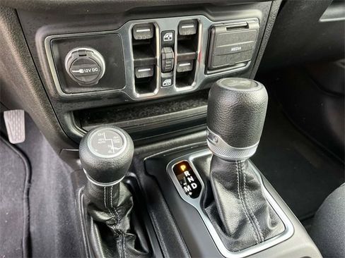 Used 2024 Jeep Wrangler Unlimited w/ Convenience Group image 29