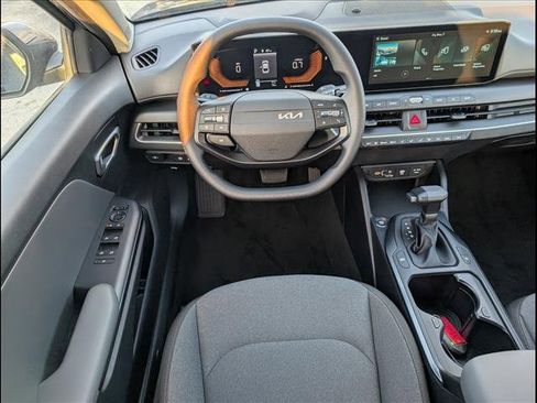New 2025 Kia K4 LXS image 6