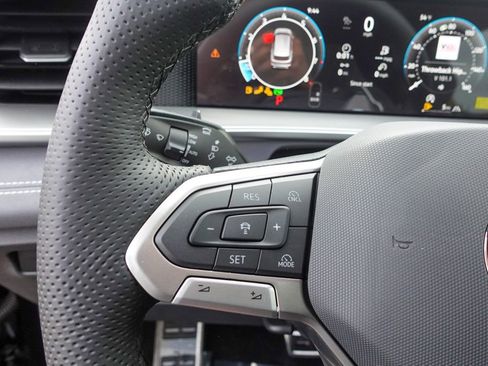 New 2026 Volkswagen Tiguan SE R-Line image 18