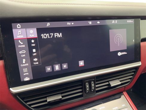 Used 2020 Porsche Cayenne w/ Premium Package image 61